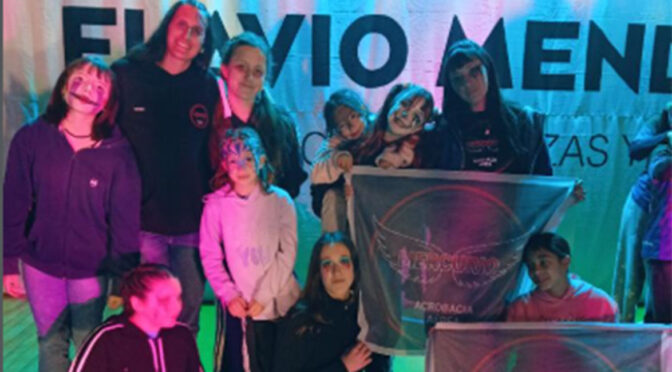 LA ESCUELA MERCURIO ACROBACIA AÉREA A LA FINAL DE MAR DEL PLATA