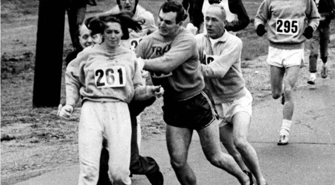 KATHRINE SWITZER: LA MUJER QUE DESAFÍO LAS REGLAS DEL MARATÓN